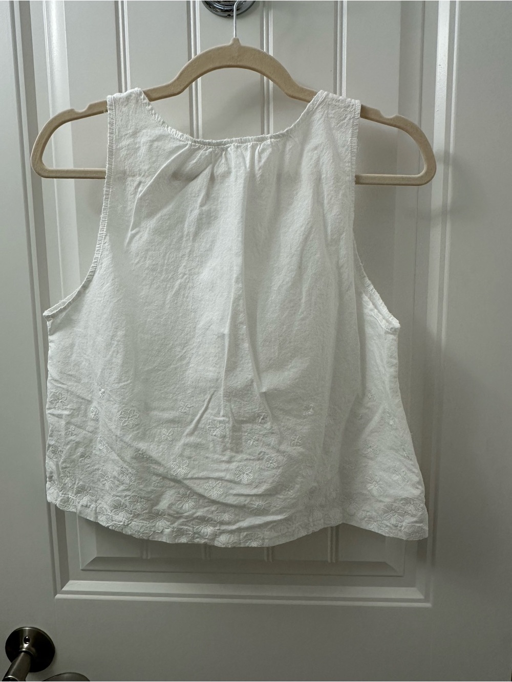 White Embroidered Button-Front Tank Top - Picture 3 of 5
